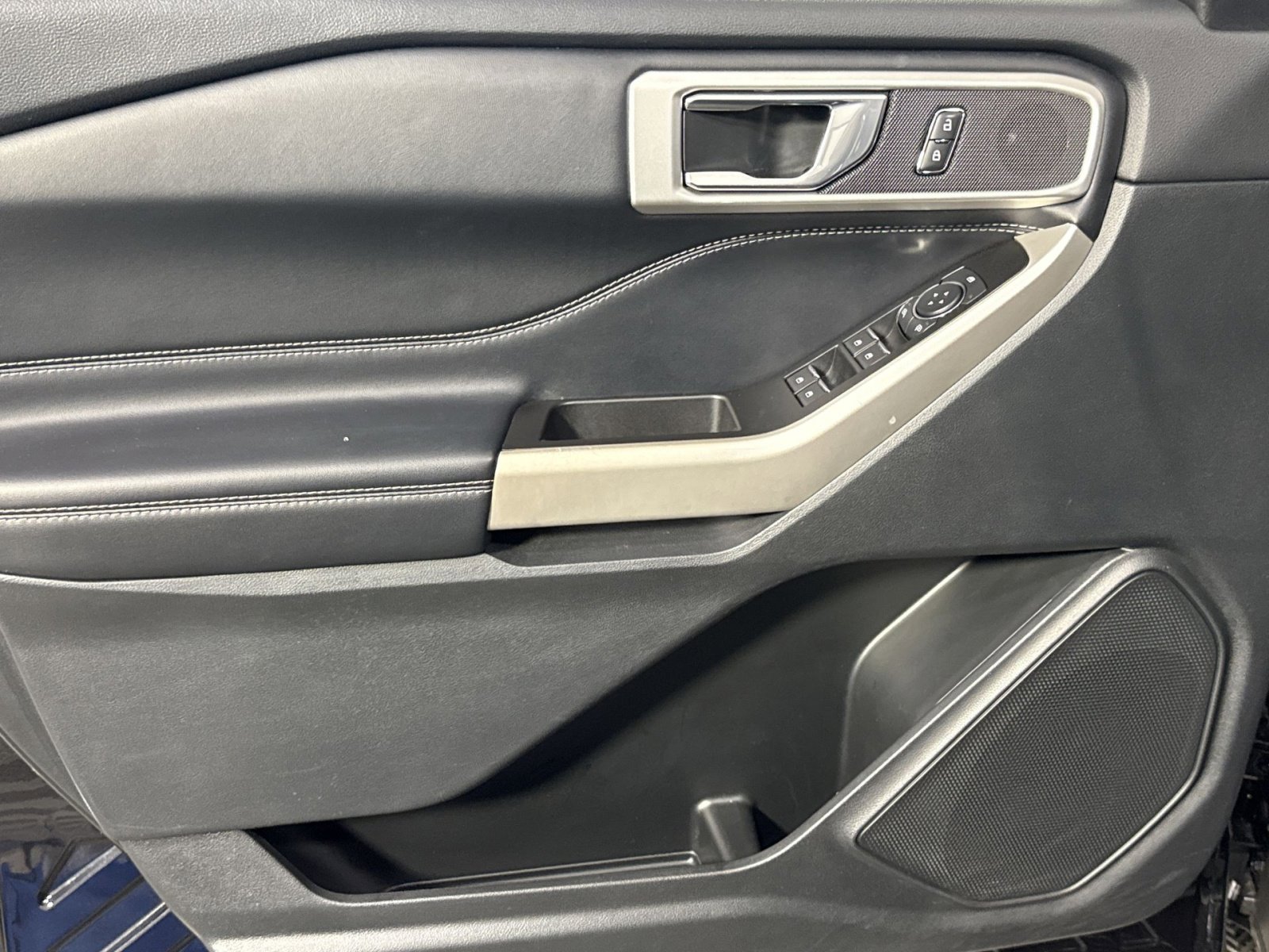 Used 2022 Ford Explorer XLT w/ Equipment Group 202A image 15