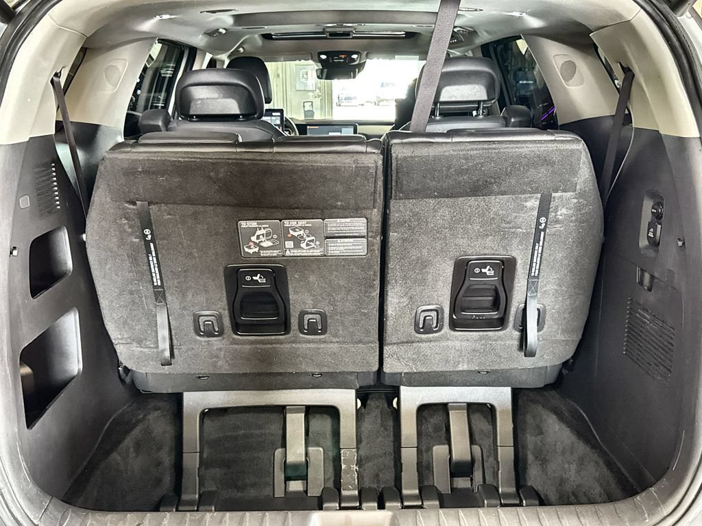 Used 2025 Kia Carnival SX Prestige FWD image 30