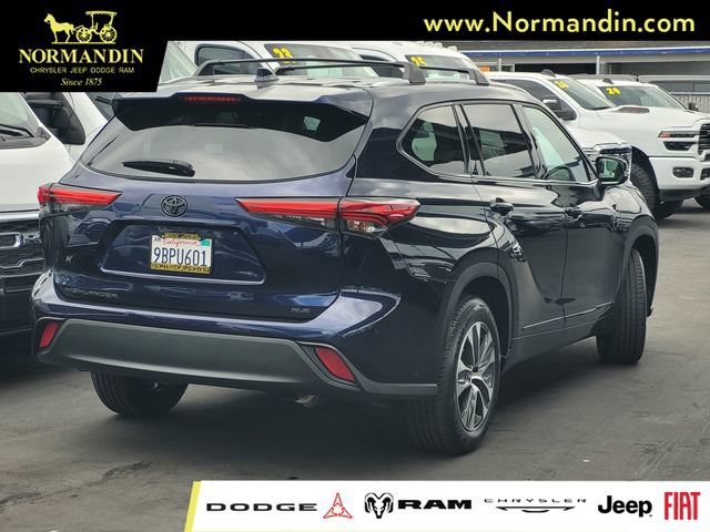 Used 2022 Toyota Highlander XLE FWD image 4