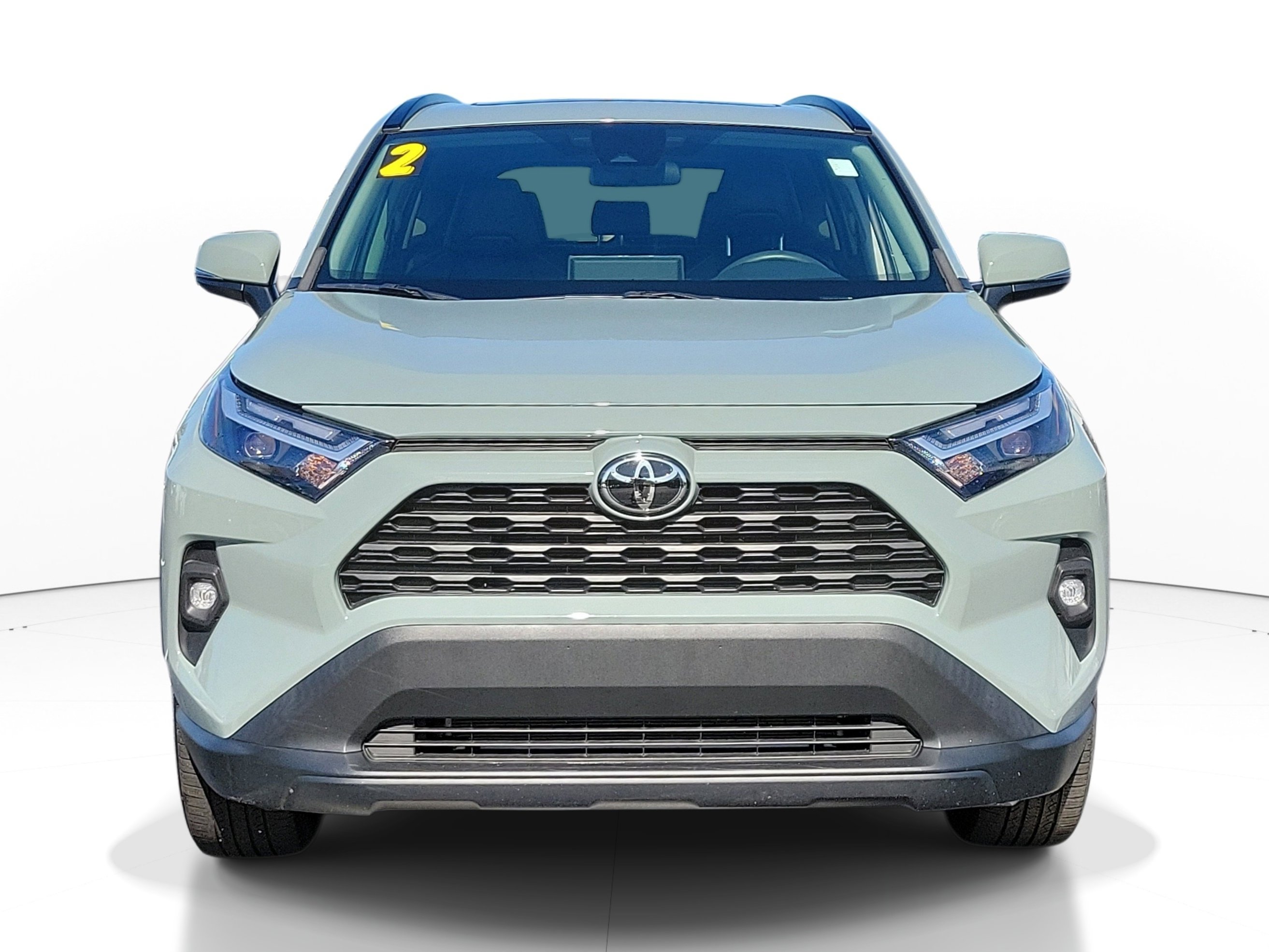 Used 2022 Toyota RAV4 XLE Premium image 2