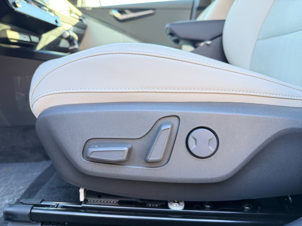 New 2025 Kia Niro EX Touring image 10