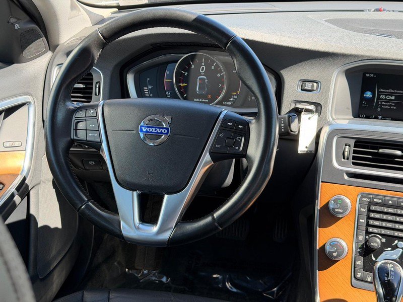 Used 2016 Volvo S60 T5 Inscription Platinum FWD image 13