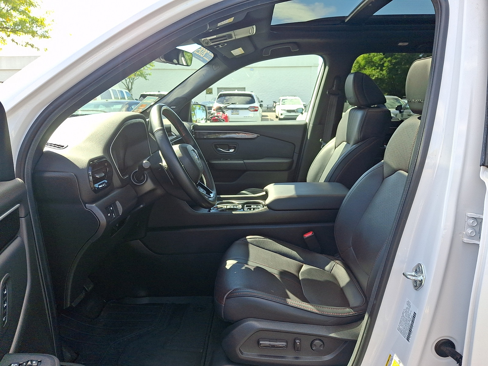 Certified 2025 Honda Pilot Black Edition image 13