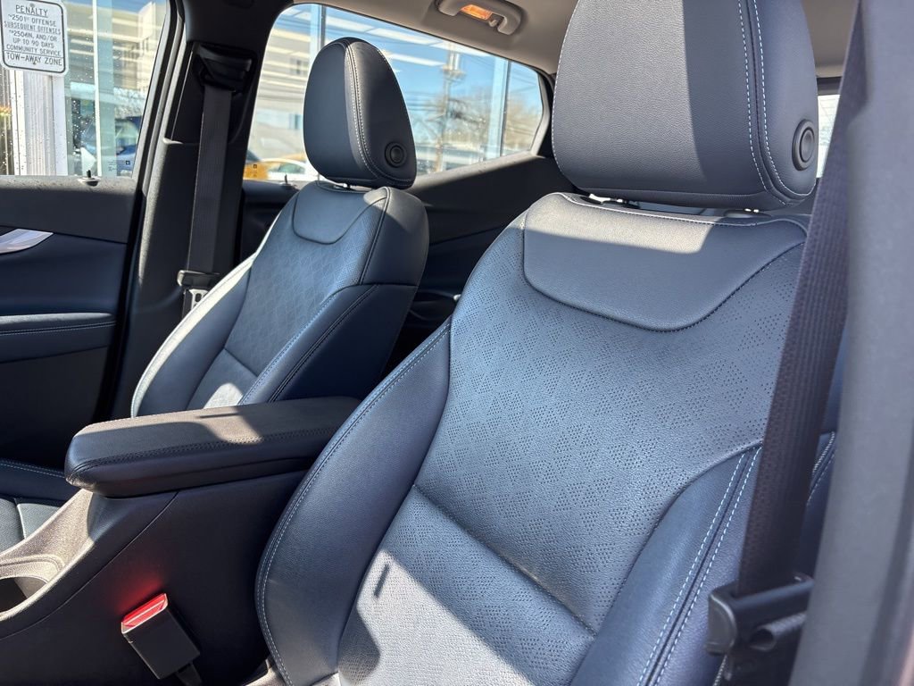 Used 2022 Chevrolet Bolt EUV Premier w/ Sun & Sound Package image 11