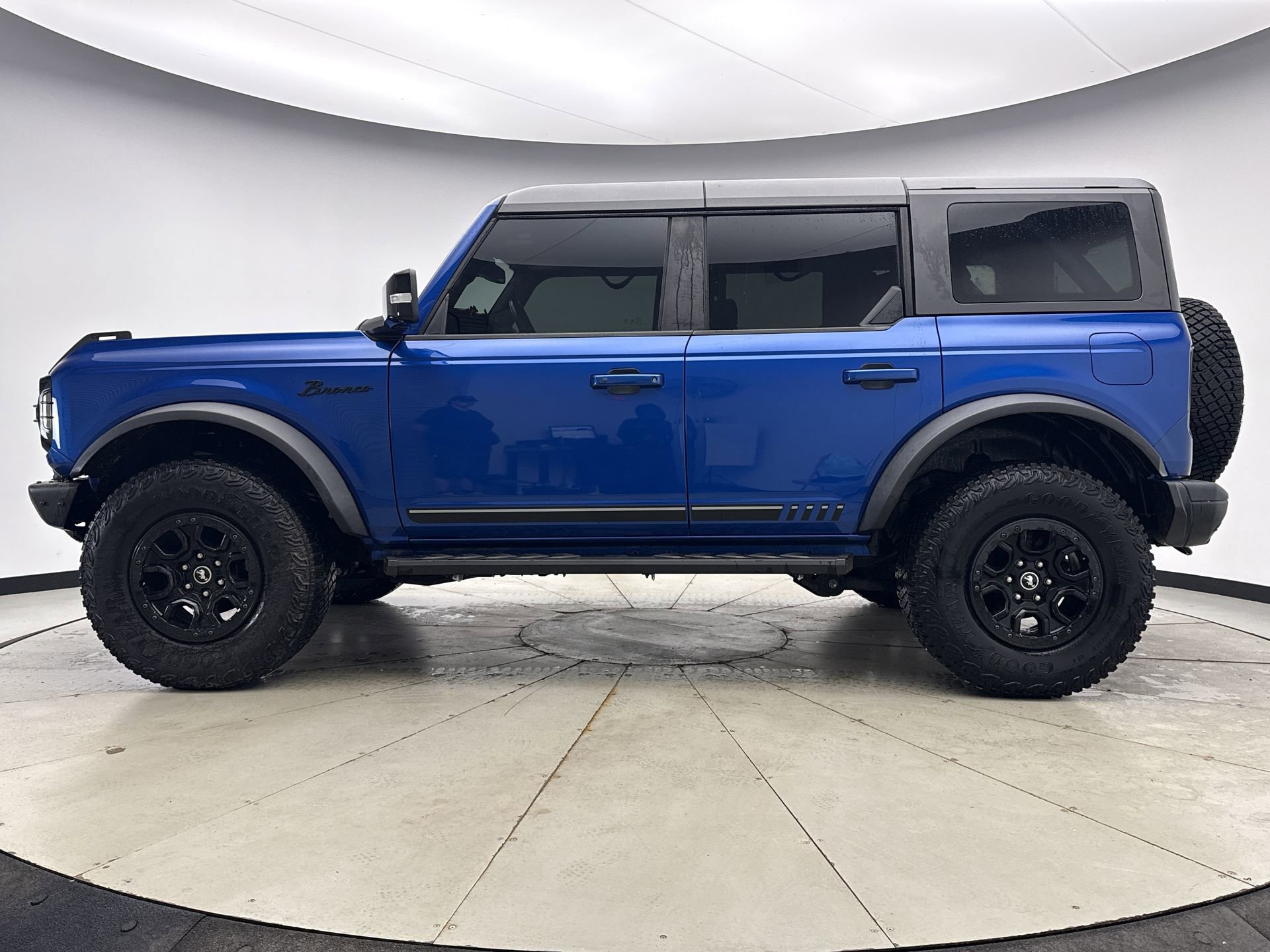 Used 2021 Ford Bronco First Edition AWD/4WD image 2