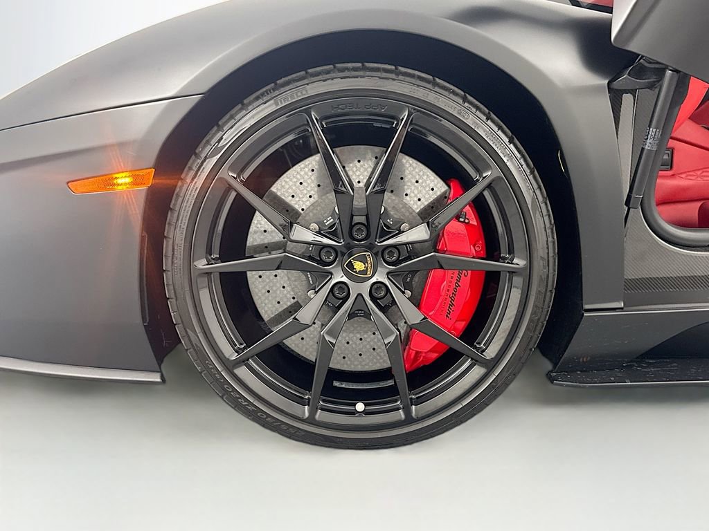 Used 2018 Lamborghini Aventador S image 32