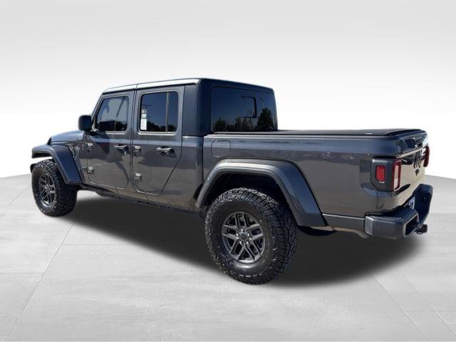 Used 2024 Jeep Gladiator Sport AWD/4WD image 3