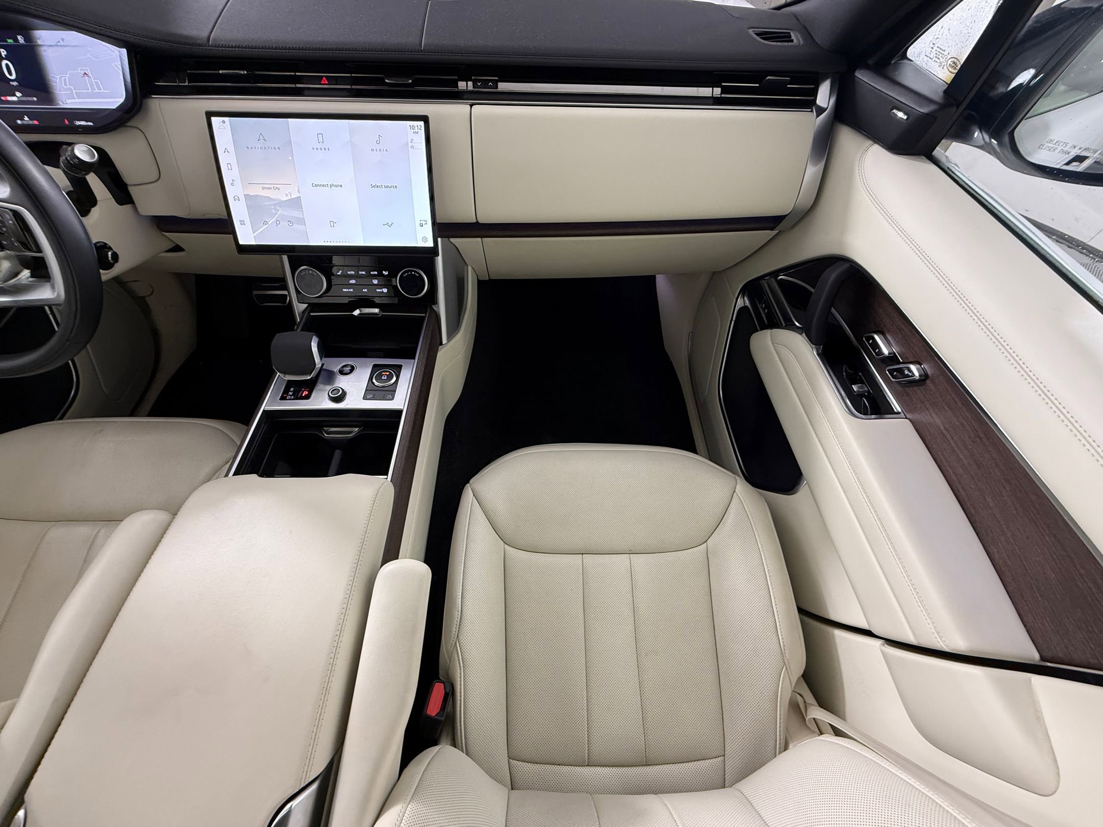 Used 2023 Land Rover Range Rover Long Wheelbase SE image 24