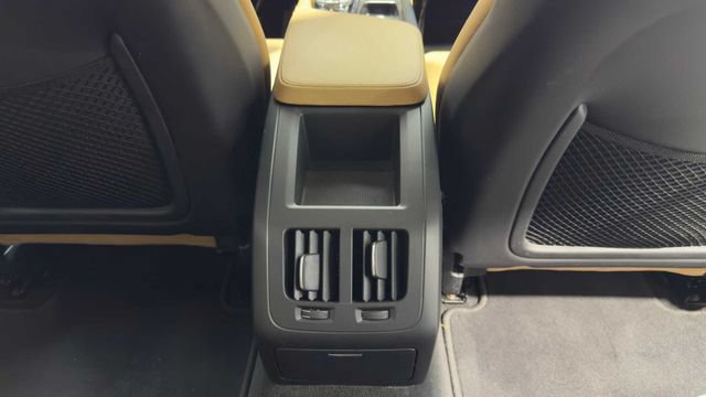Used 2018 Volvo S90 T5 Momentum FWD image 16