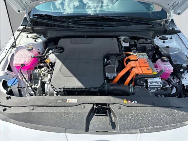 New 2025 Hyundai Elantra Limited image 21