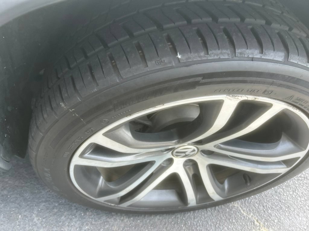 Used 2017 Volkswagen Tiguan SEL FWD image 3