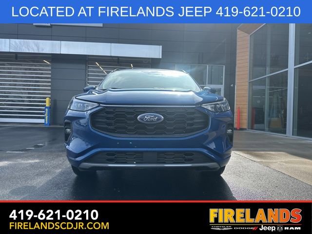 Used 2023 Ford Escape ST-Line Select AWD/4WD image 2