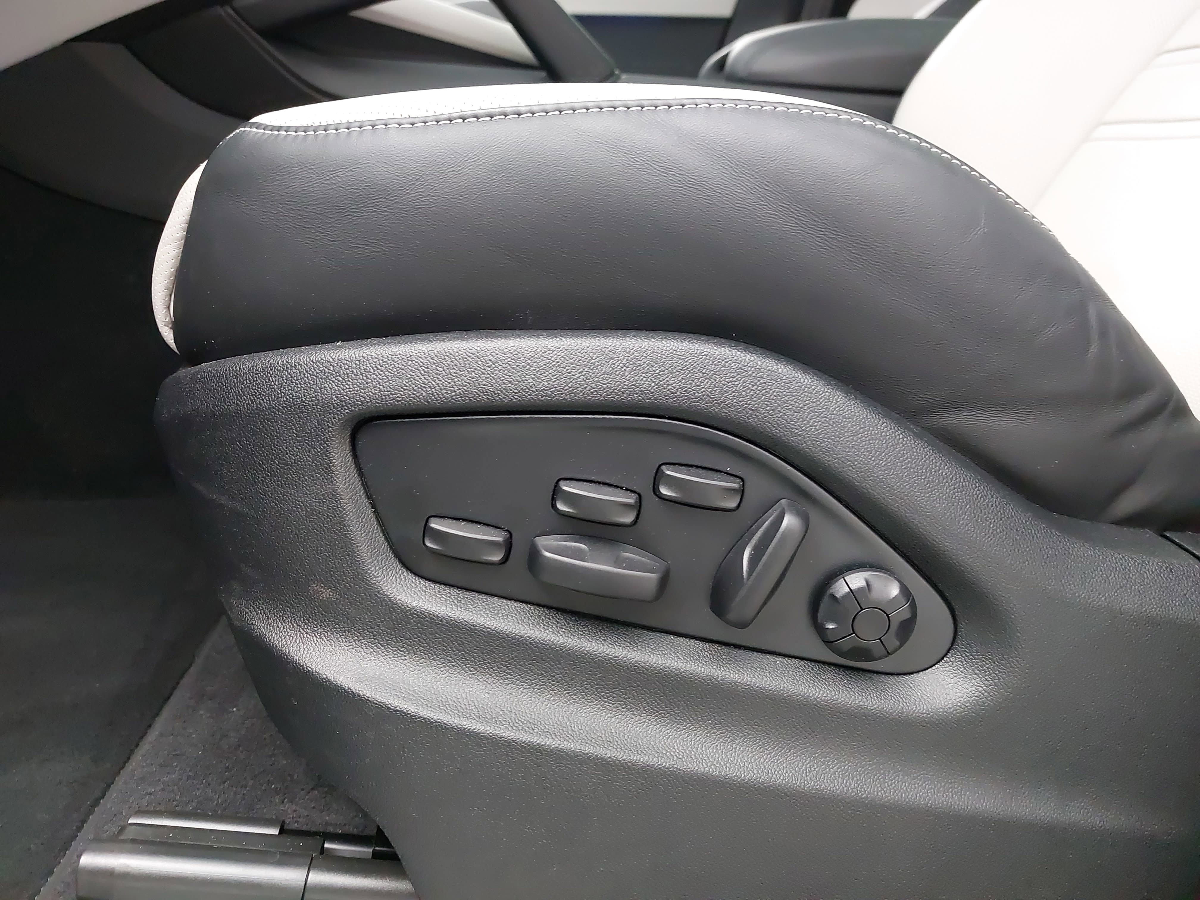 Certified 2025 Porsche Cayenne Coupe AWD/4WD image 31