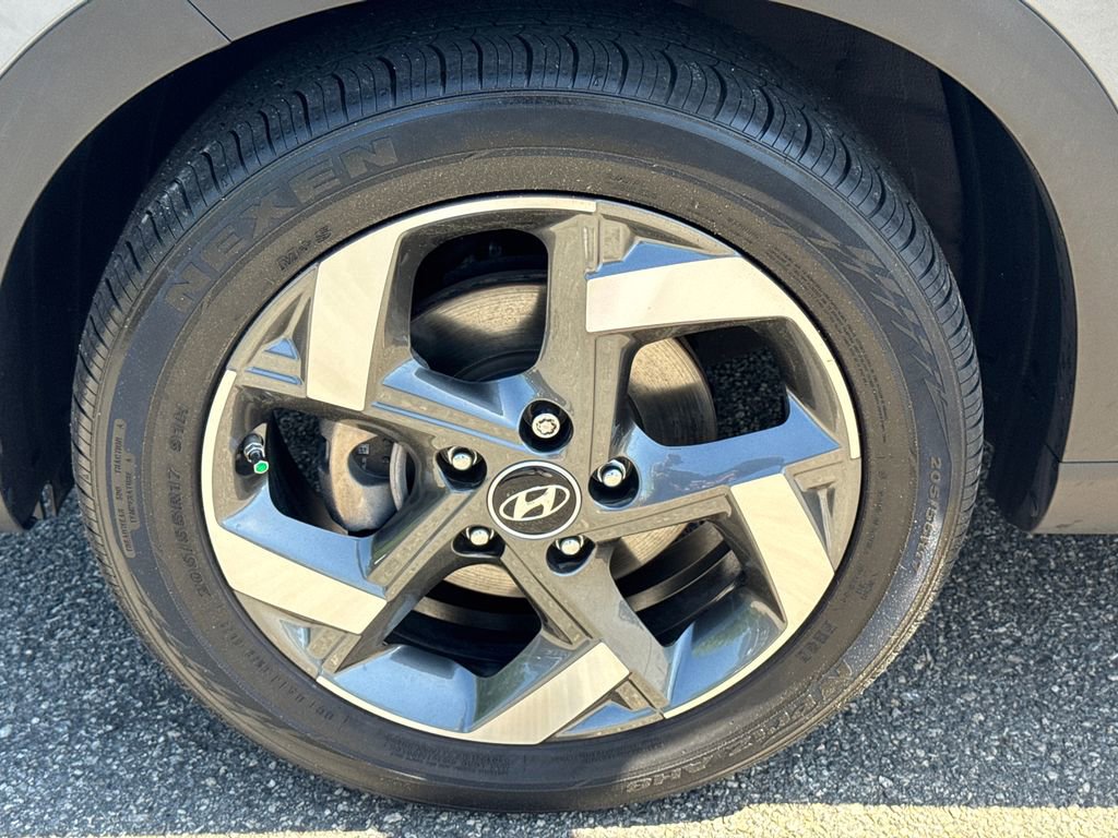 Used 2023 Hyundai Venue SEL w/ Cargo Package image 11