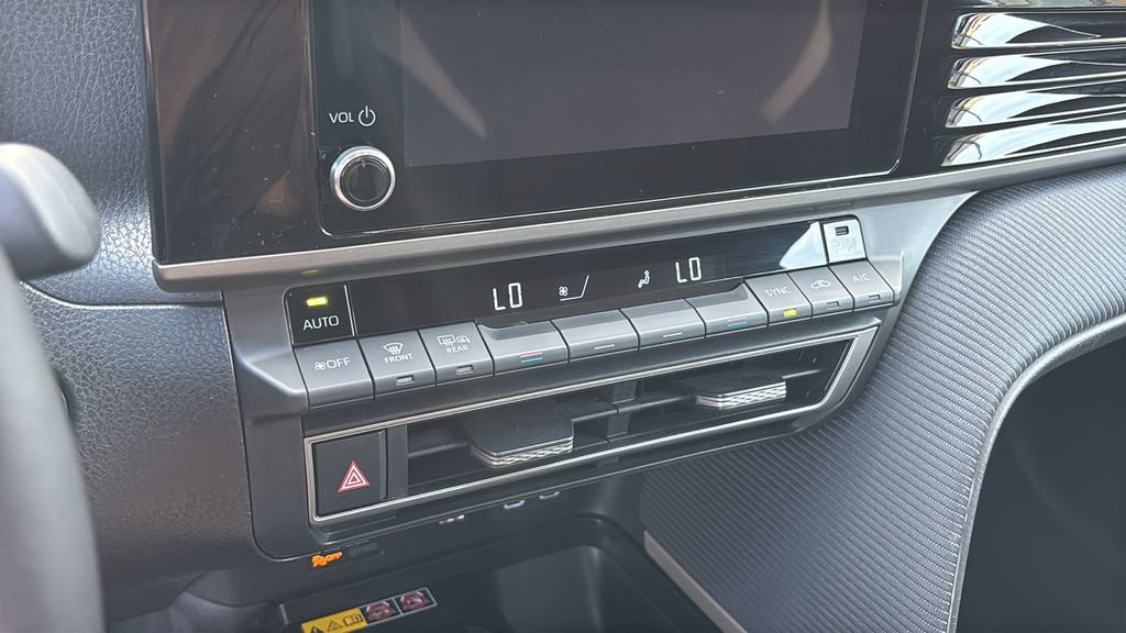 Used 2025 Toyota Camry SE FWD image 20