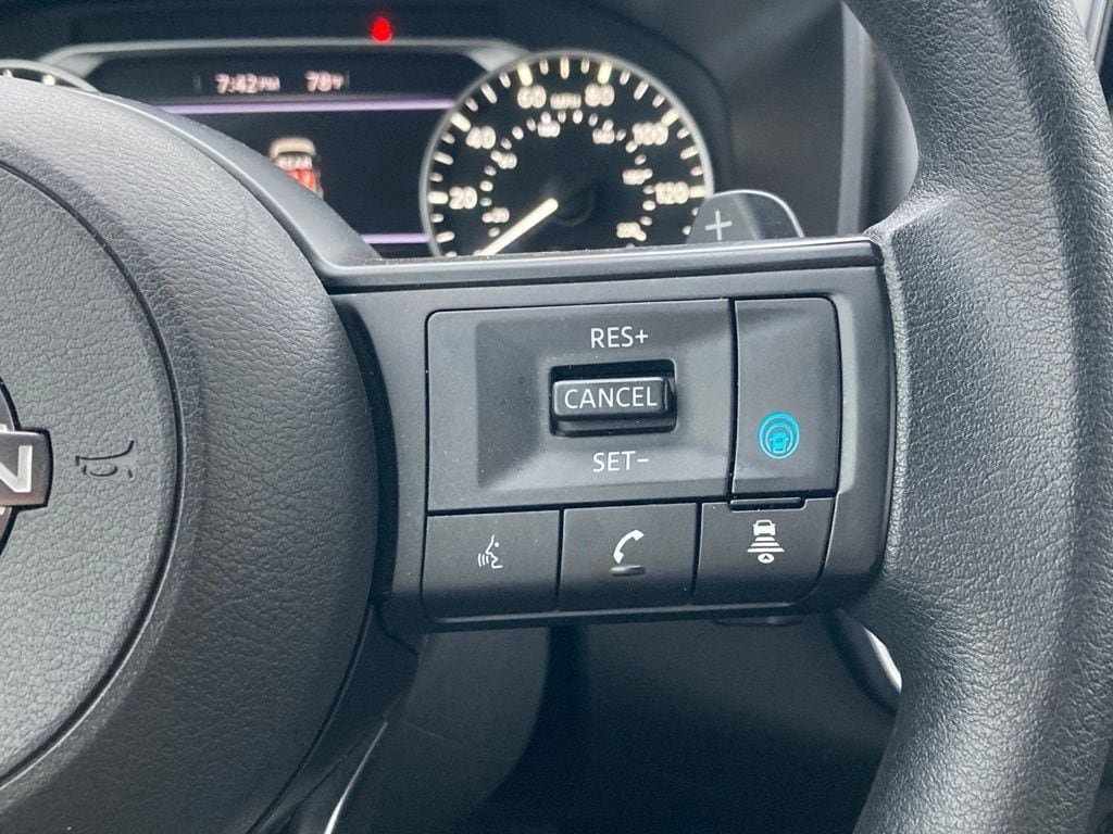 Used 2025 Nissan Rogue SV FWD image 15