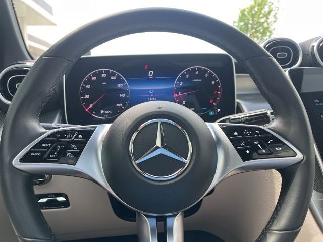 Used 2025 Mercedes-Benz GLC 300 4MATIC image 26