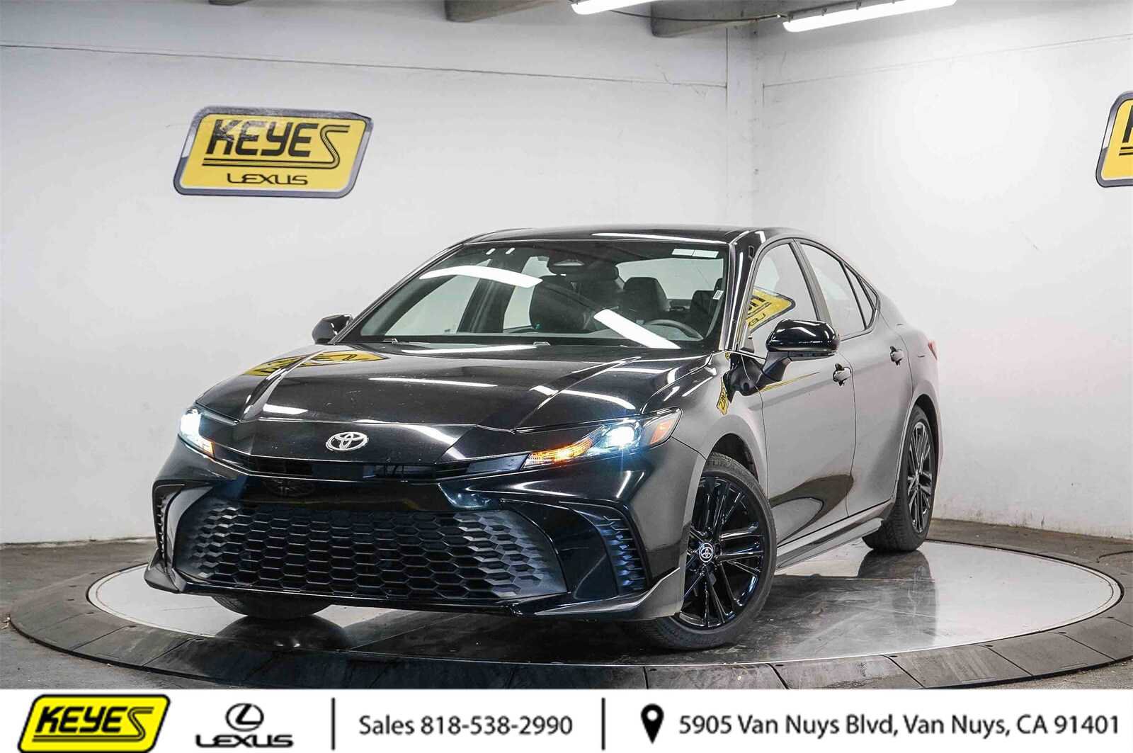 Used 2025 Toyota Camry SE image 1