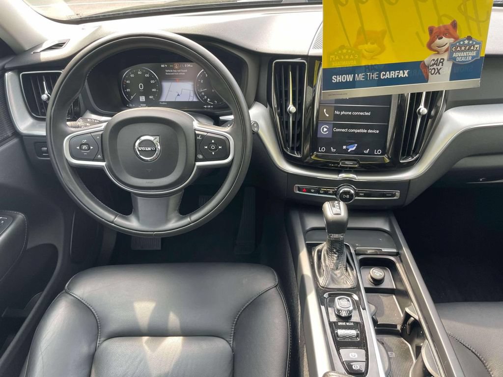 Used 2019 Volvo XC60 T5 Momentum w/ Multimedia Package AWD/4WD image 11