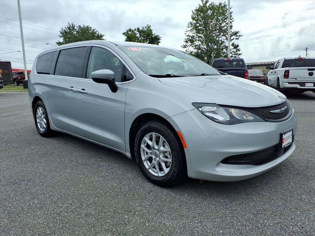 Used 2023 Chrysler Voyager LX FWD image 8