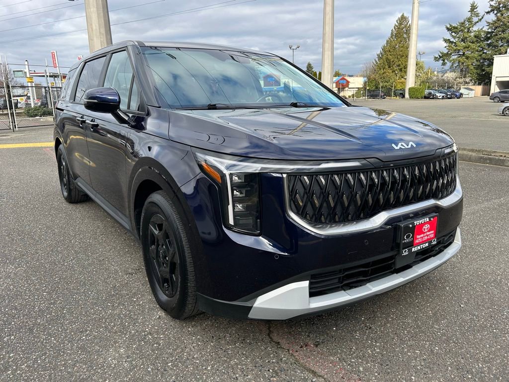 Used 2025 Kia Carnival image 3