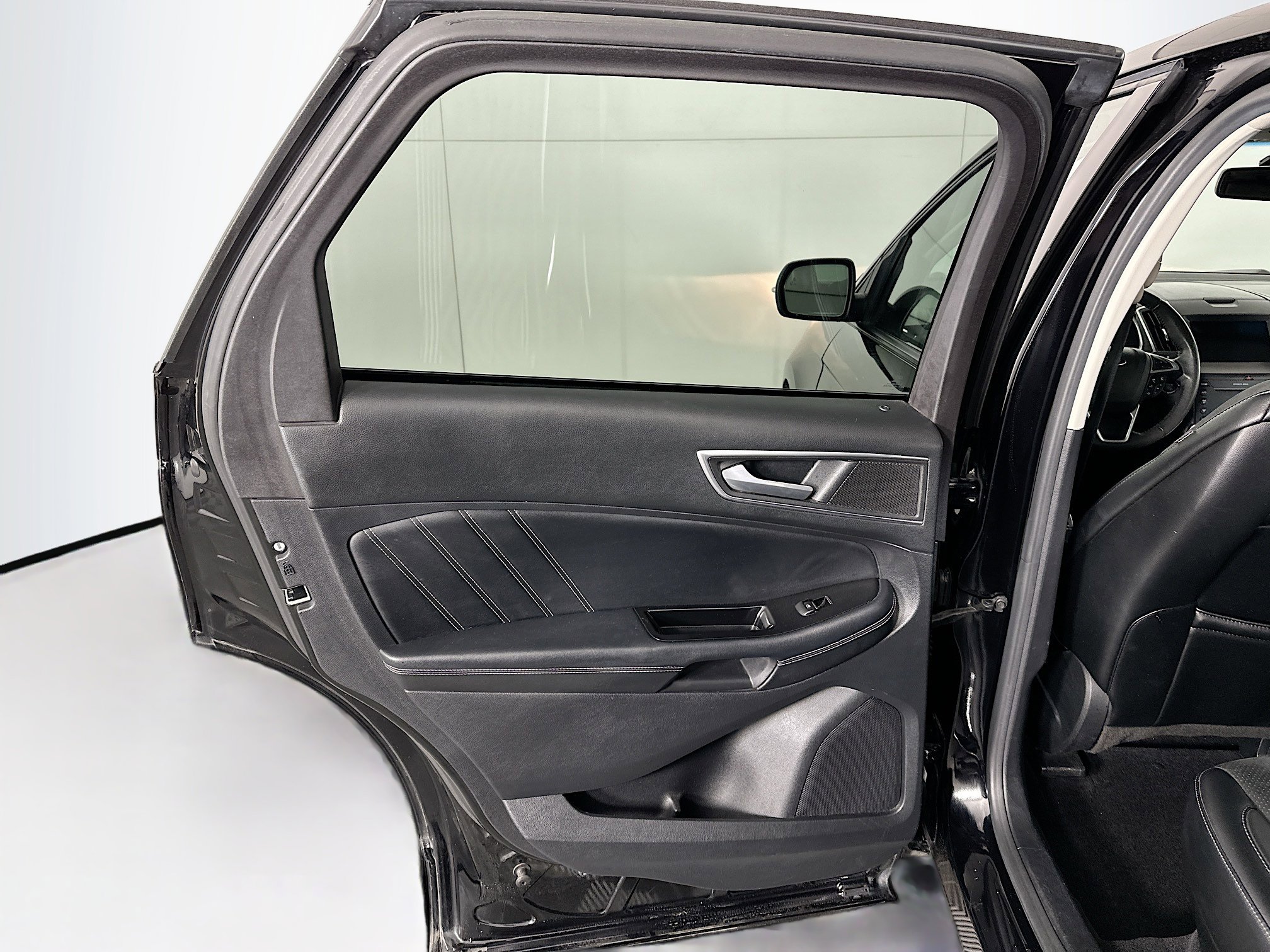 Used 2016 Ford Edge Sport w/ Technology Package image 24