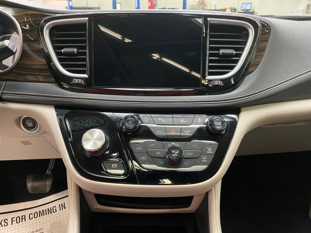 Used 2023 Chrysler Pacifica Limited image 29