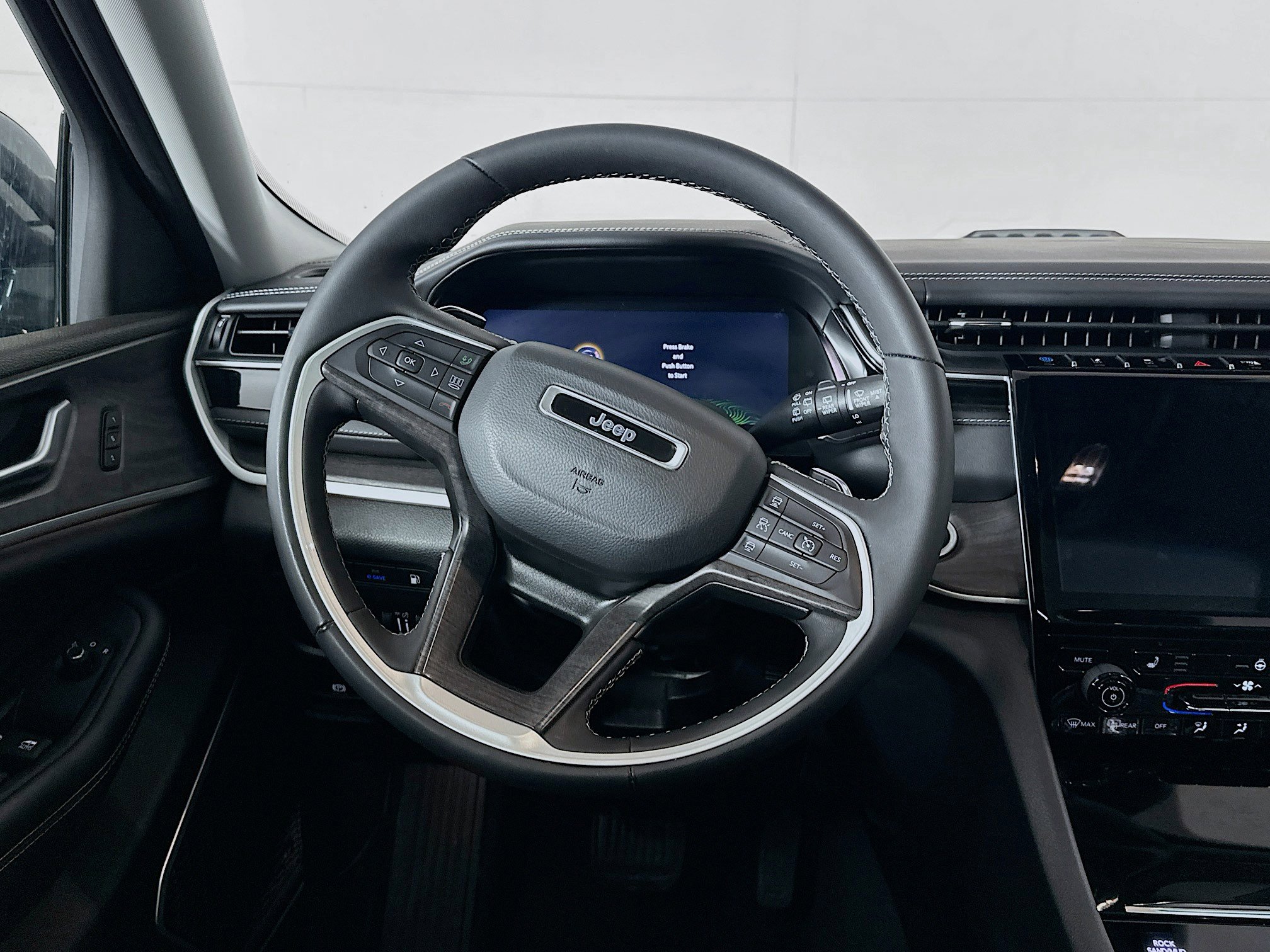 Used 2022 Jeep Grand Cherokee Limited 4xe w/ MOPAR Finishing Package image 18