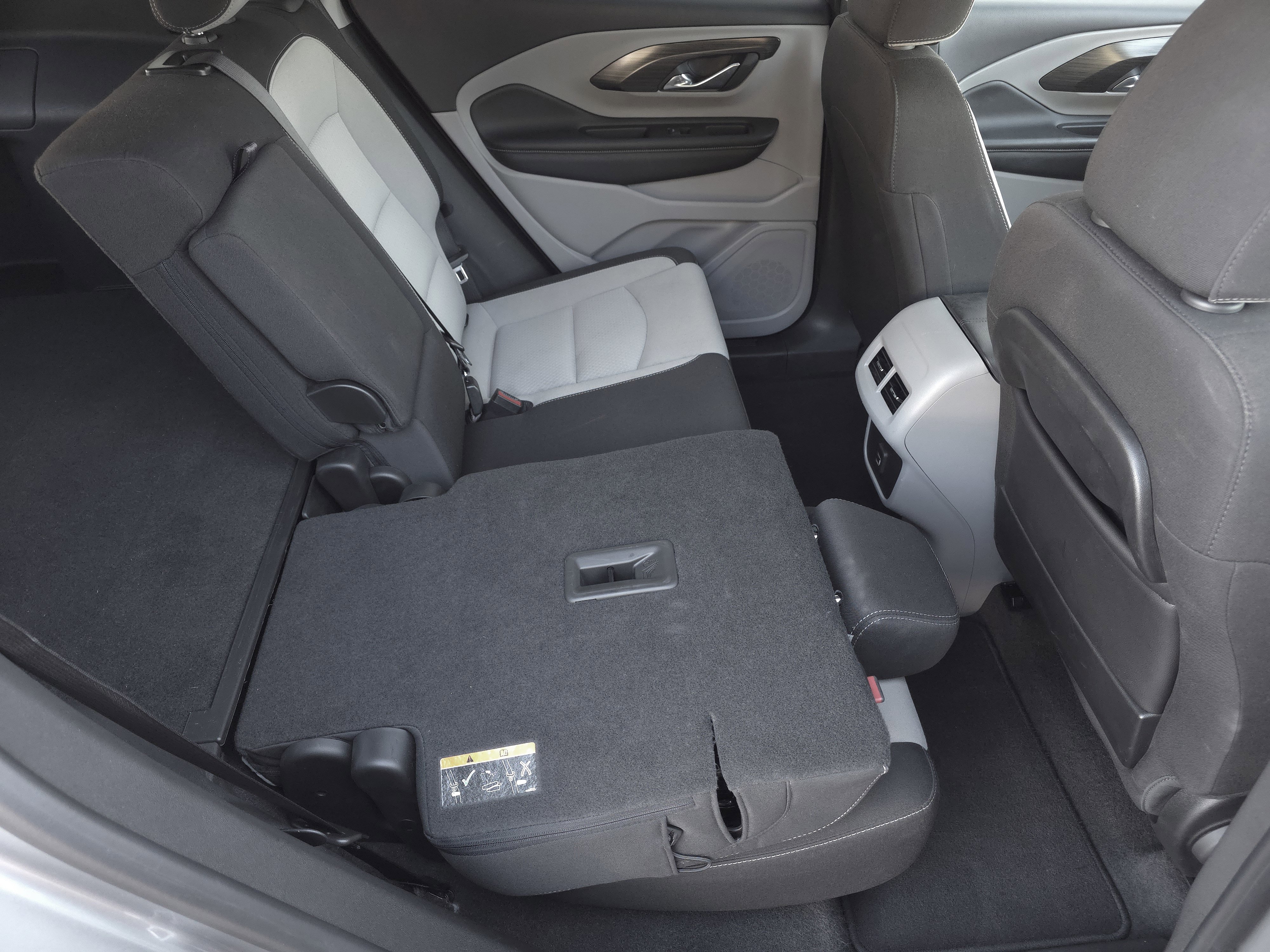 Used 2024 GMC Terrain SLE image 30