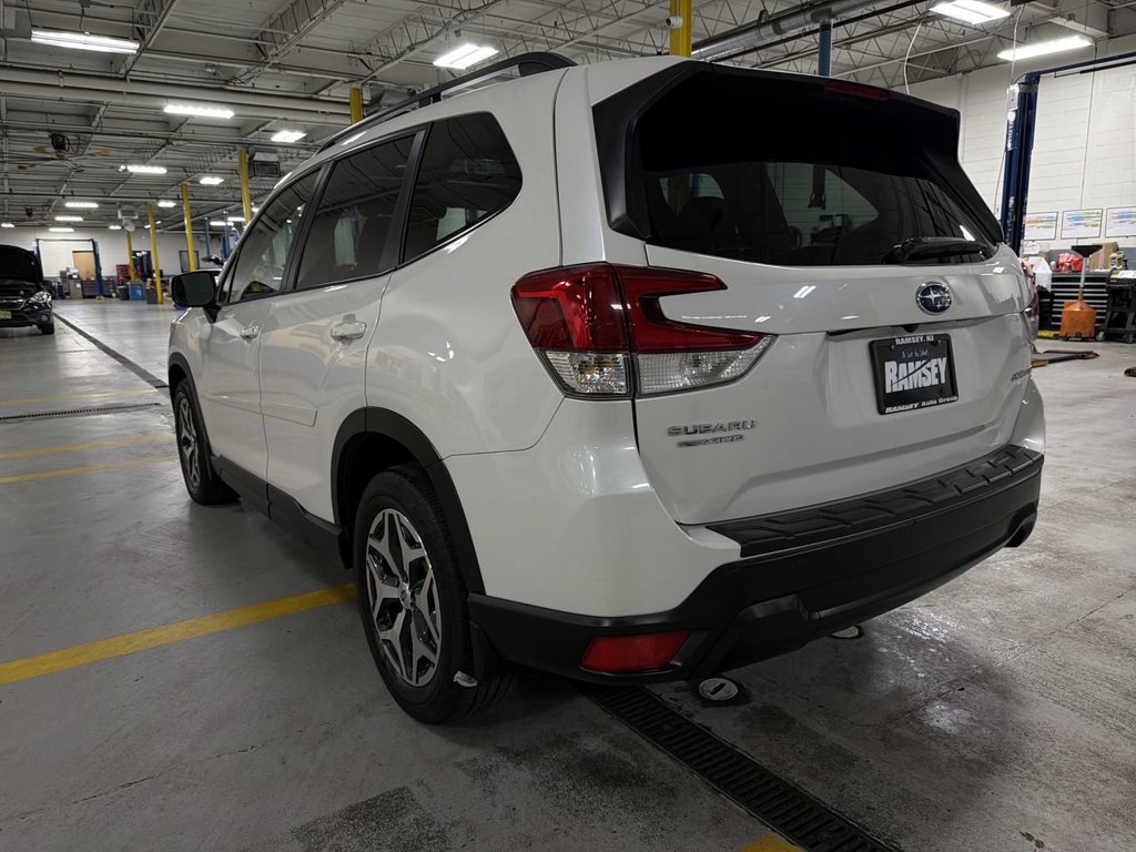 Certified 2021 Subaru Forester Premium AWD/4WD image 6