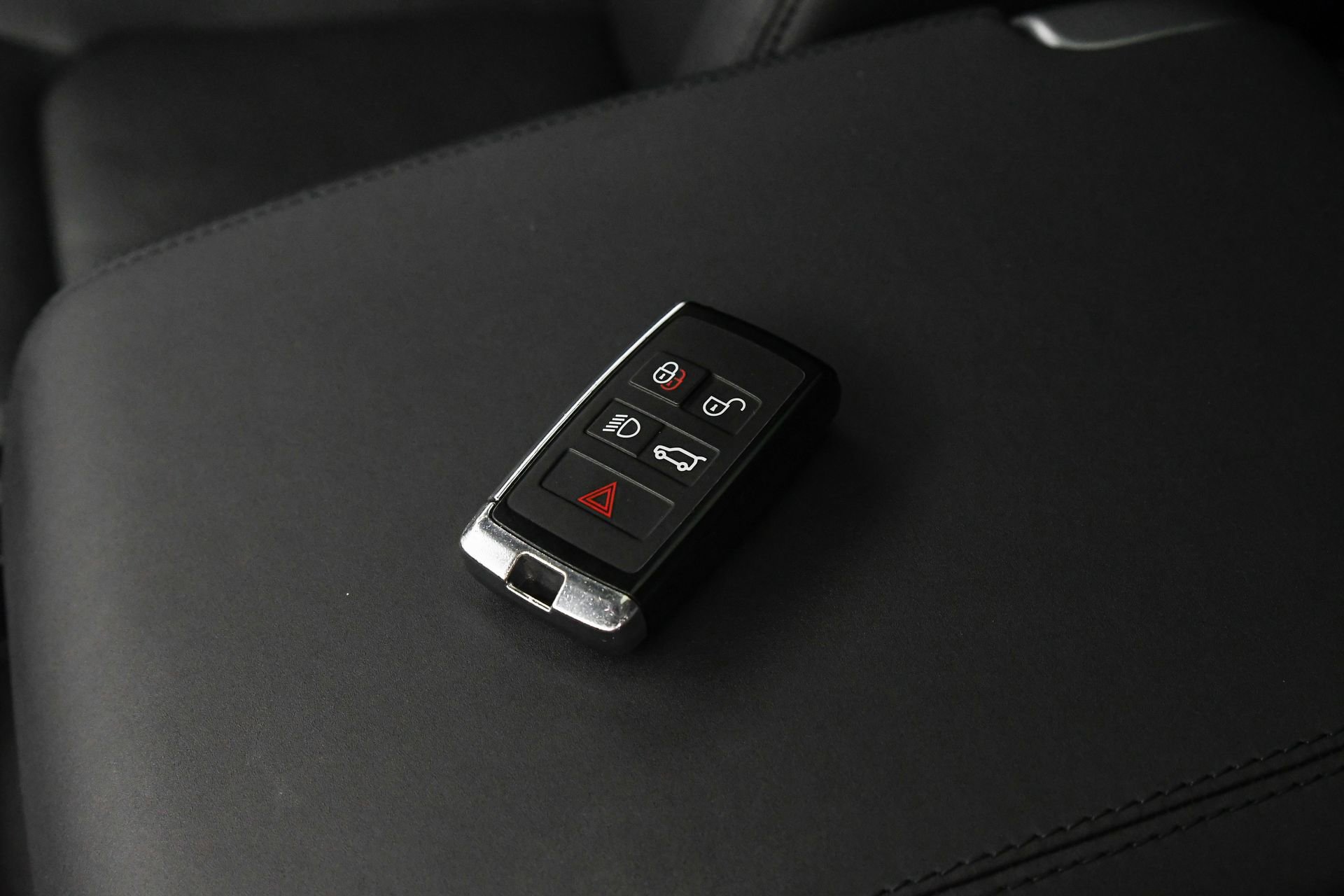 Used 2024 Land Rover Defender 110 S image 18