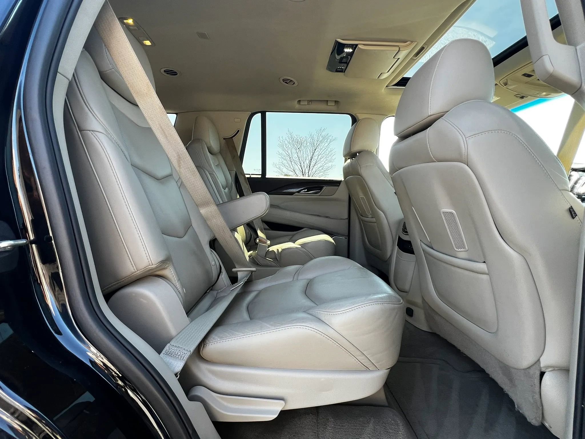 Used 2017 Cadillac Escalade Premium Luxury AWD/4WD image 14