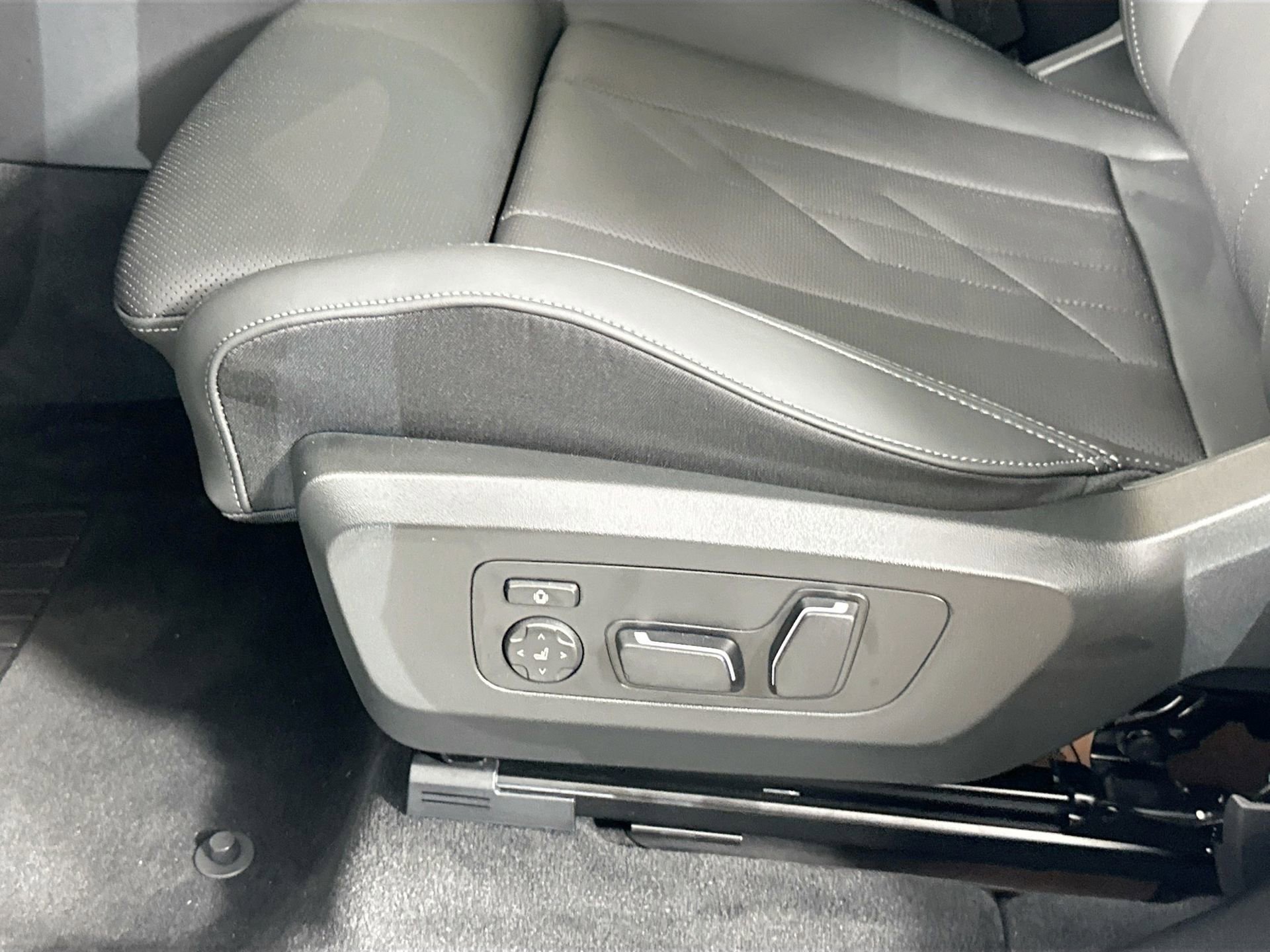 Certified 2025 BMW X3 xDrive30i w/ Convenience Package image 18