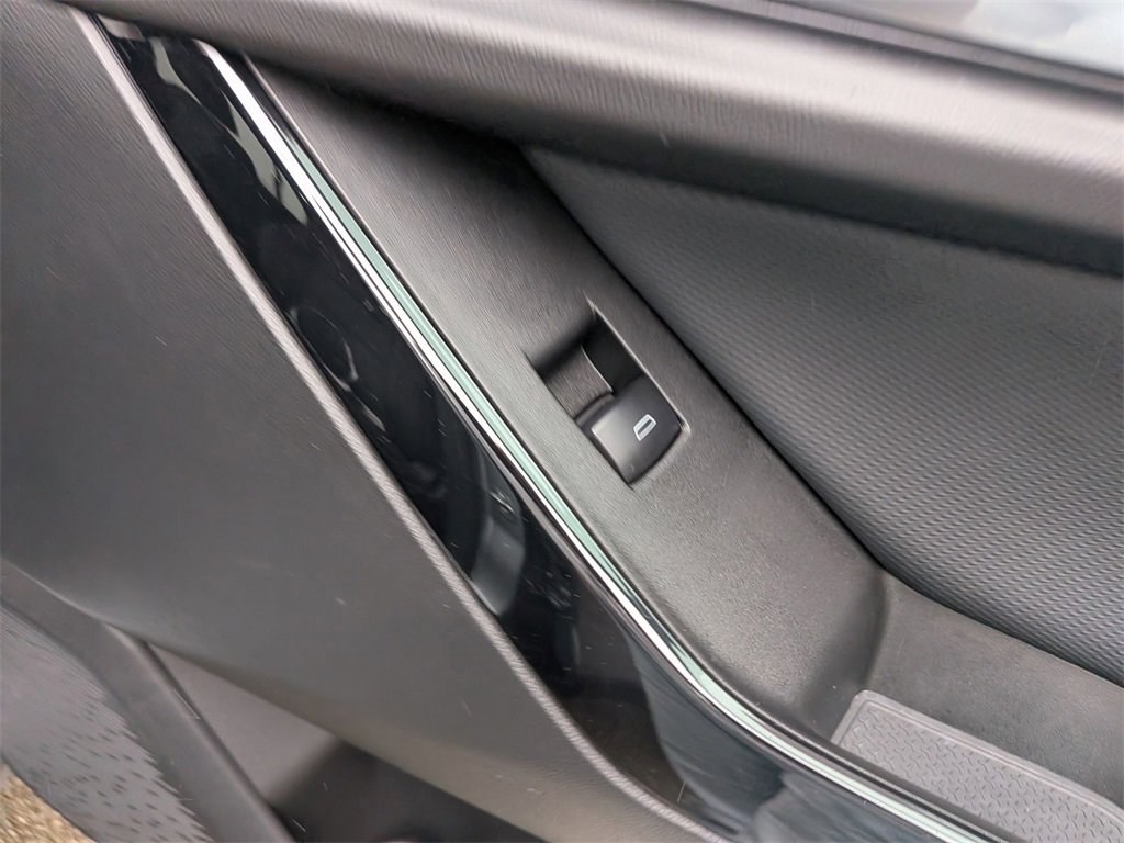 Used 2025 Chevrolet Equinox LT image 32