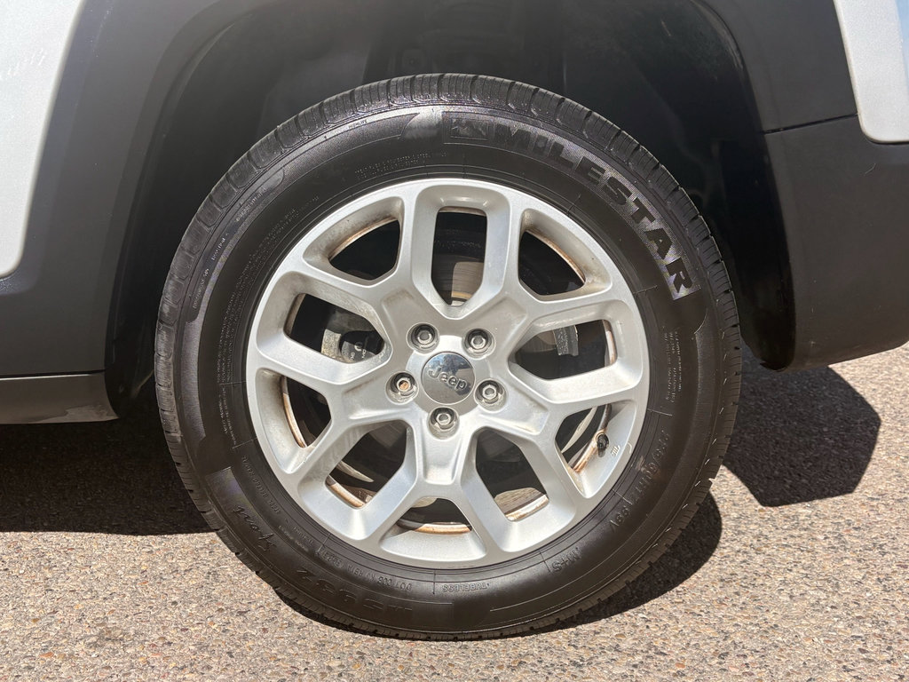 Used 2015 Jeep Renegade Latitude image 9