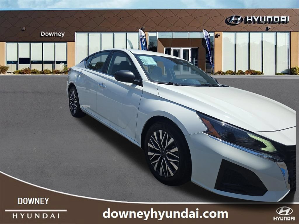 Used 2025 Nissan Altima 2.5 SV FWD image 7