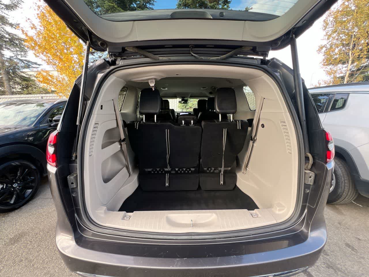 Used 2022 Chrysler Pacifica Touring-L FWD image 25