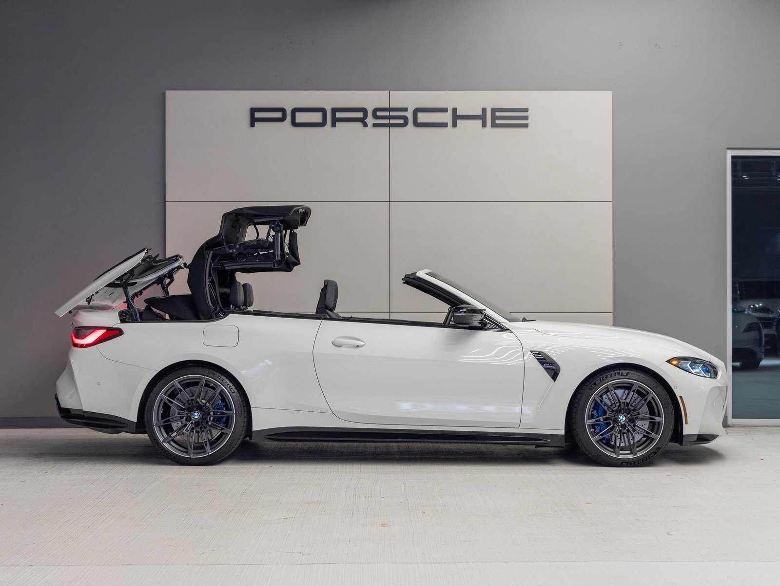 Used 2023 BMW M4 xDrive Competition image 9