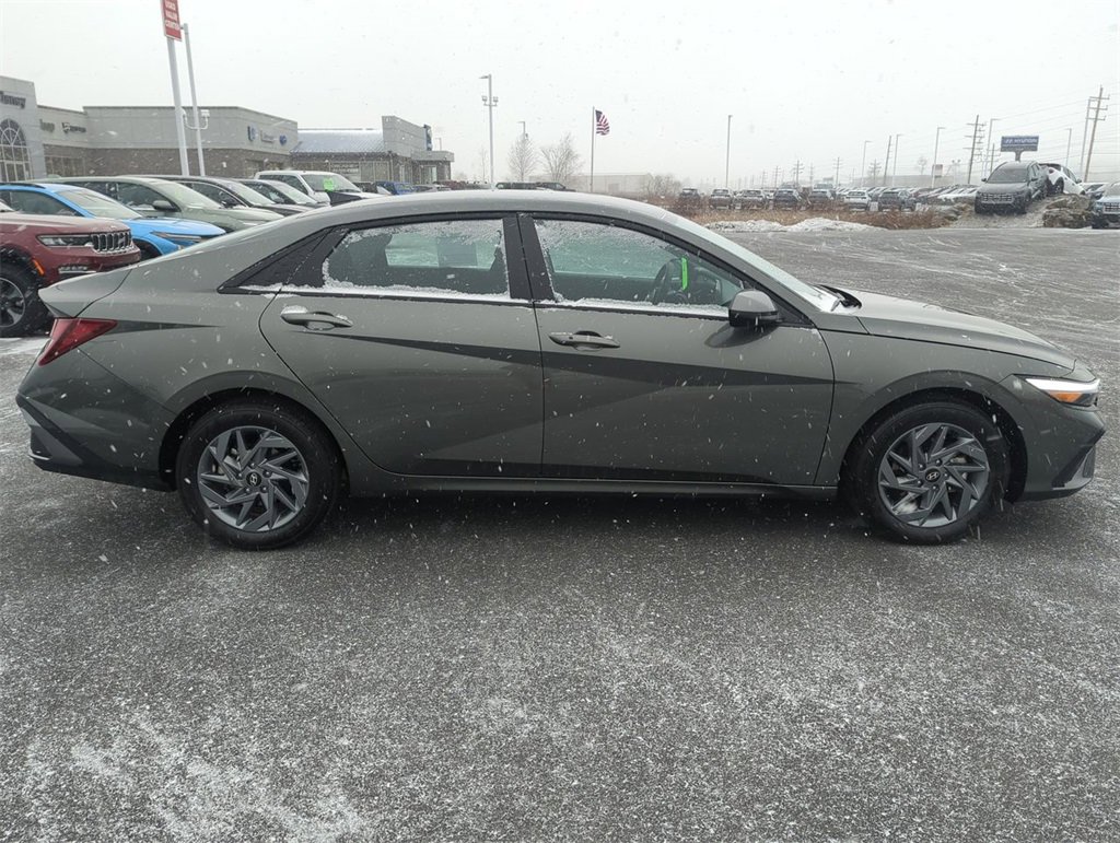 Used 2024 Hyundai Elantra SEL image 9