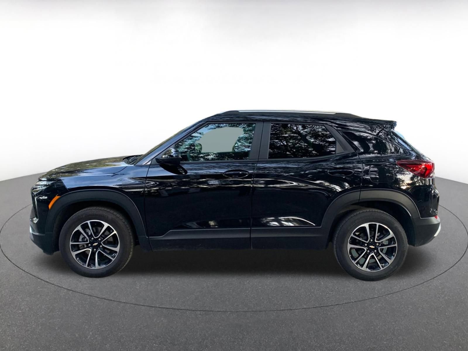 Used 2025 Chevrolet TrailBlazer LT image 4