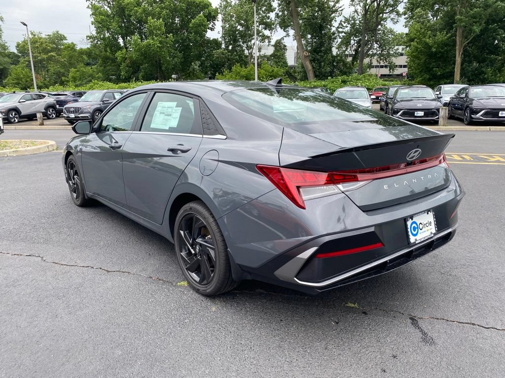New 2026 Hyundai Elantra SEL Sport Premium FWD image 8