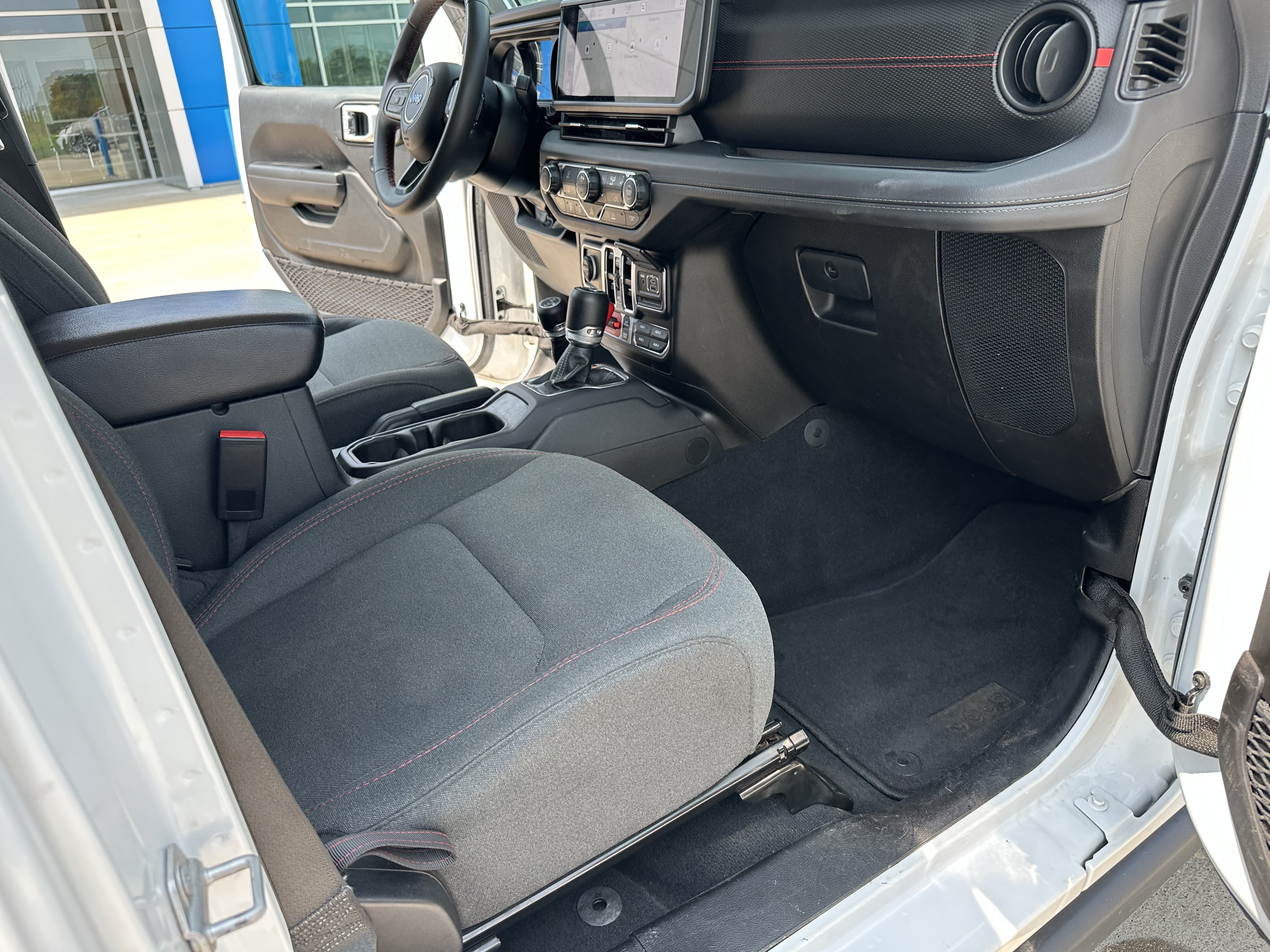 Used 2024 Jeep Wrangler Unlimited Rubicon AWD/4WD image 29