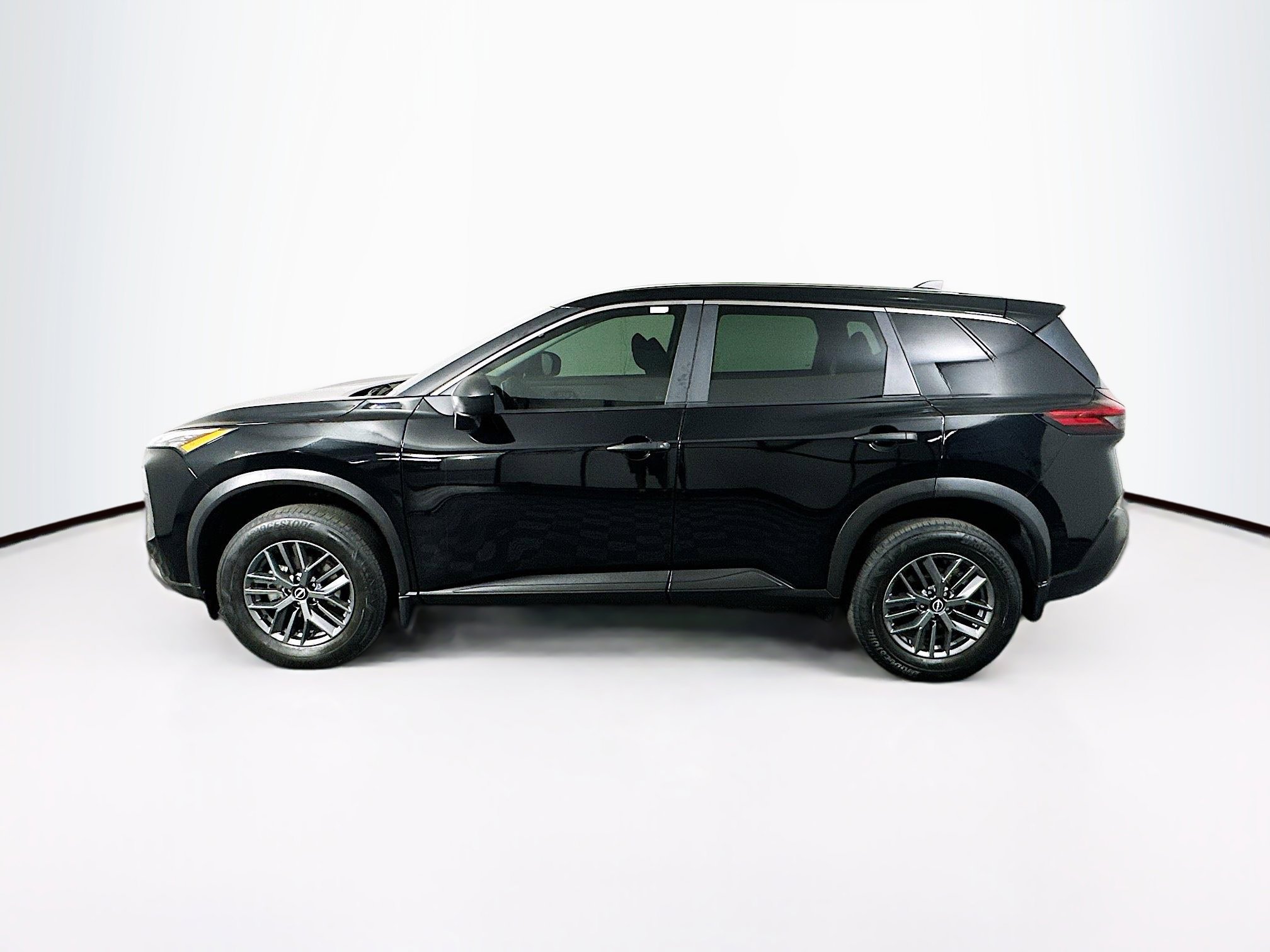 Used 2023 Nissan Rogue S image 4