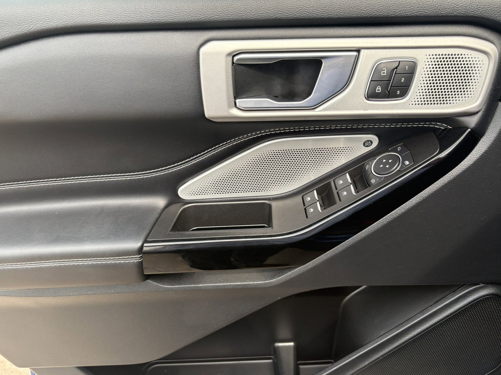 Used 2022 Ford Explorer ST w/ ST Street Pack image 15