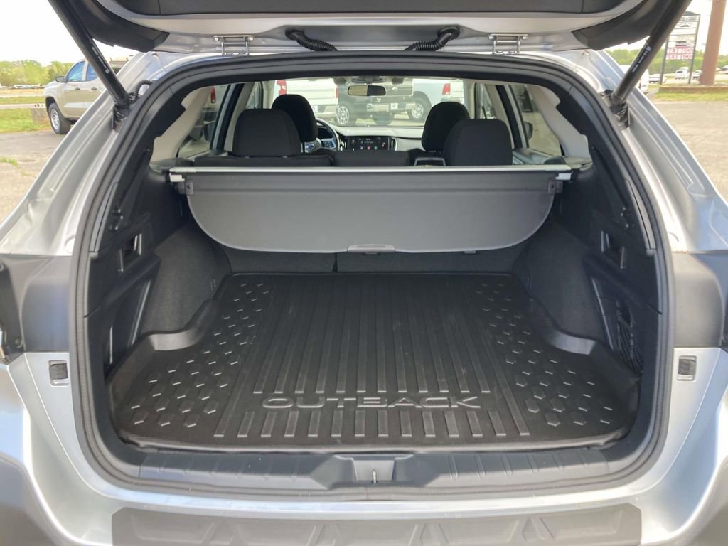 Used 2020 Subaru Outback Premium image 14