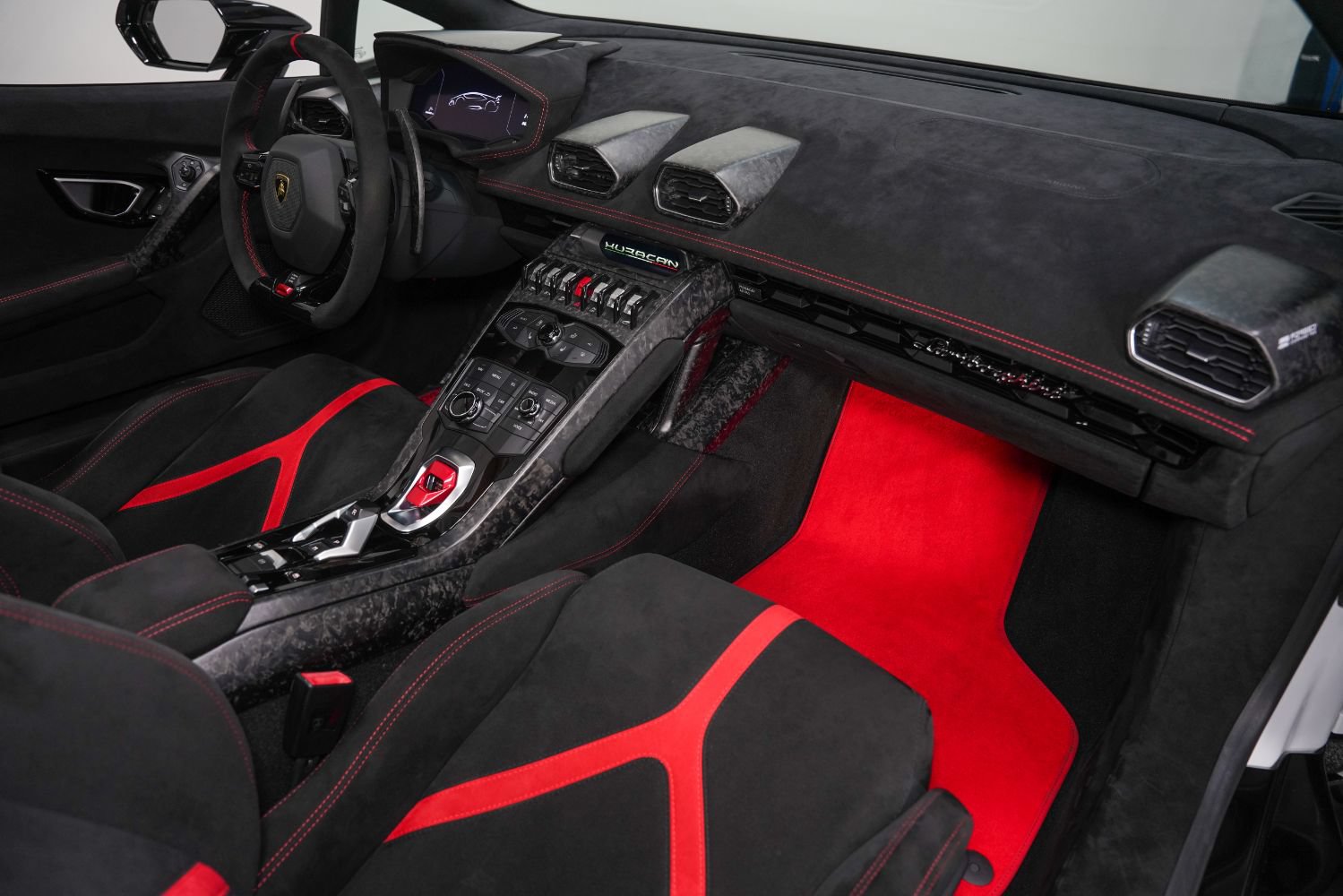 Used 2018 Lamborghini Huracan Performante AWD/4WD image 28