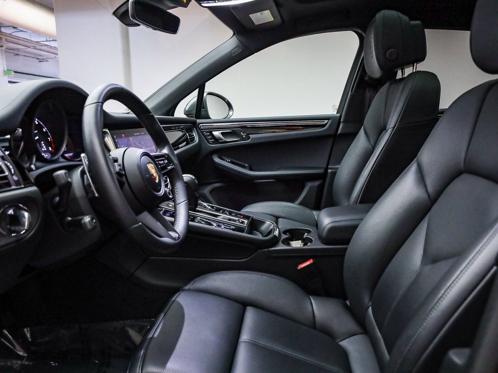 Certified 2025 Porsche Macan Turbo AWD/4WD image 20