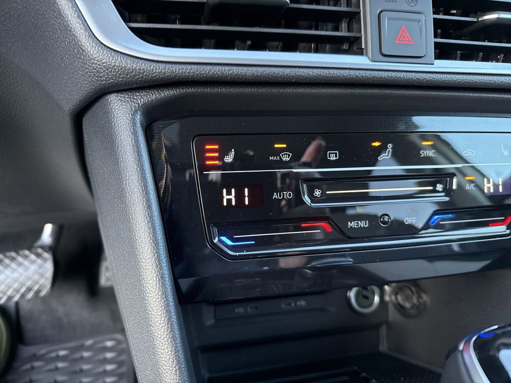 New 2025 Volkswagen Taos SE AWD/4WD image 34