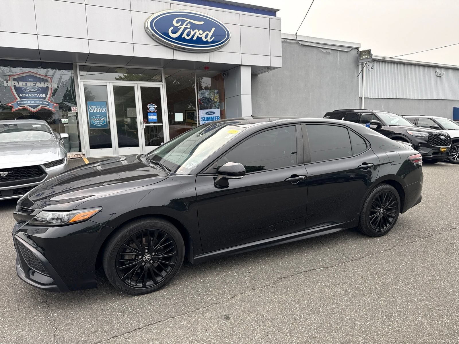 Used 2022 Toyota Camry SE w/ Carpet Mat Package (TMS) FWD image 1