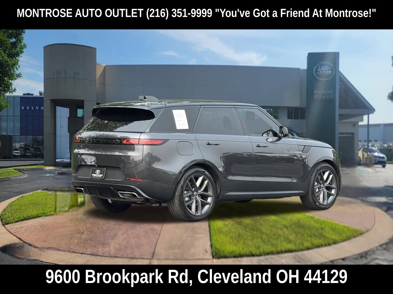 Used 2024 Land Rover Range Rover Sport SE AWD/4WD image 4